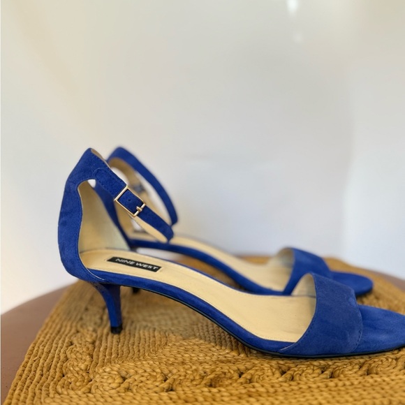 Nine West Royal Blue Suede Ankle Strap Heels Size 8 Kitten Heels - Picture 5 of 10
